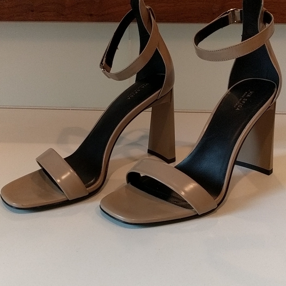 Via Spiga nude leather heels